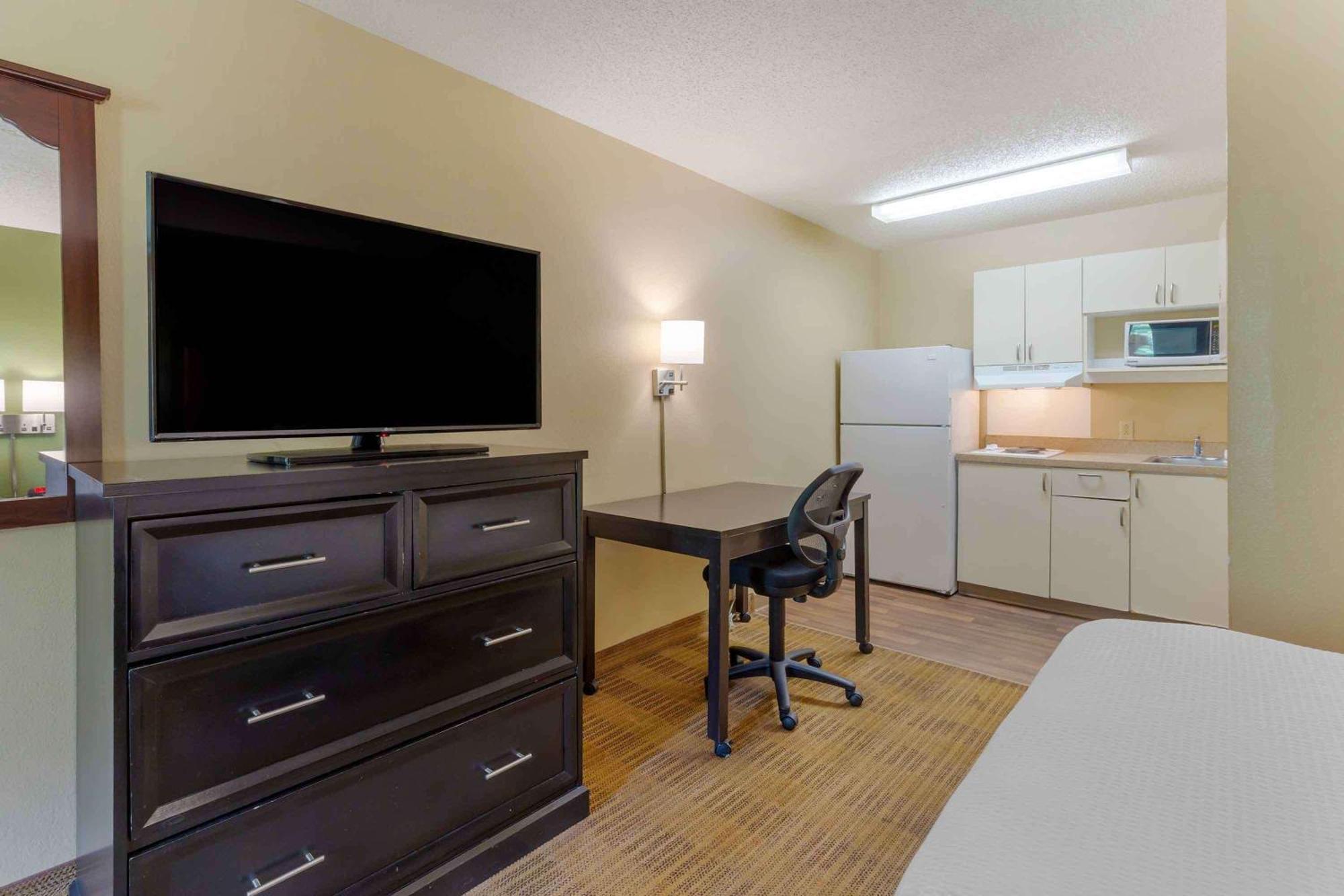 Extended Stay America Select Suites - Durham - University Екстер'єр фото