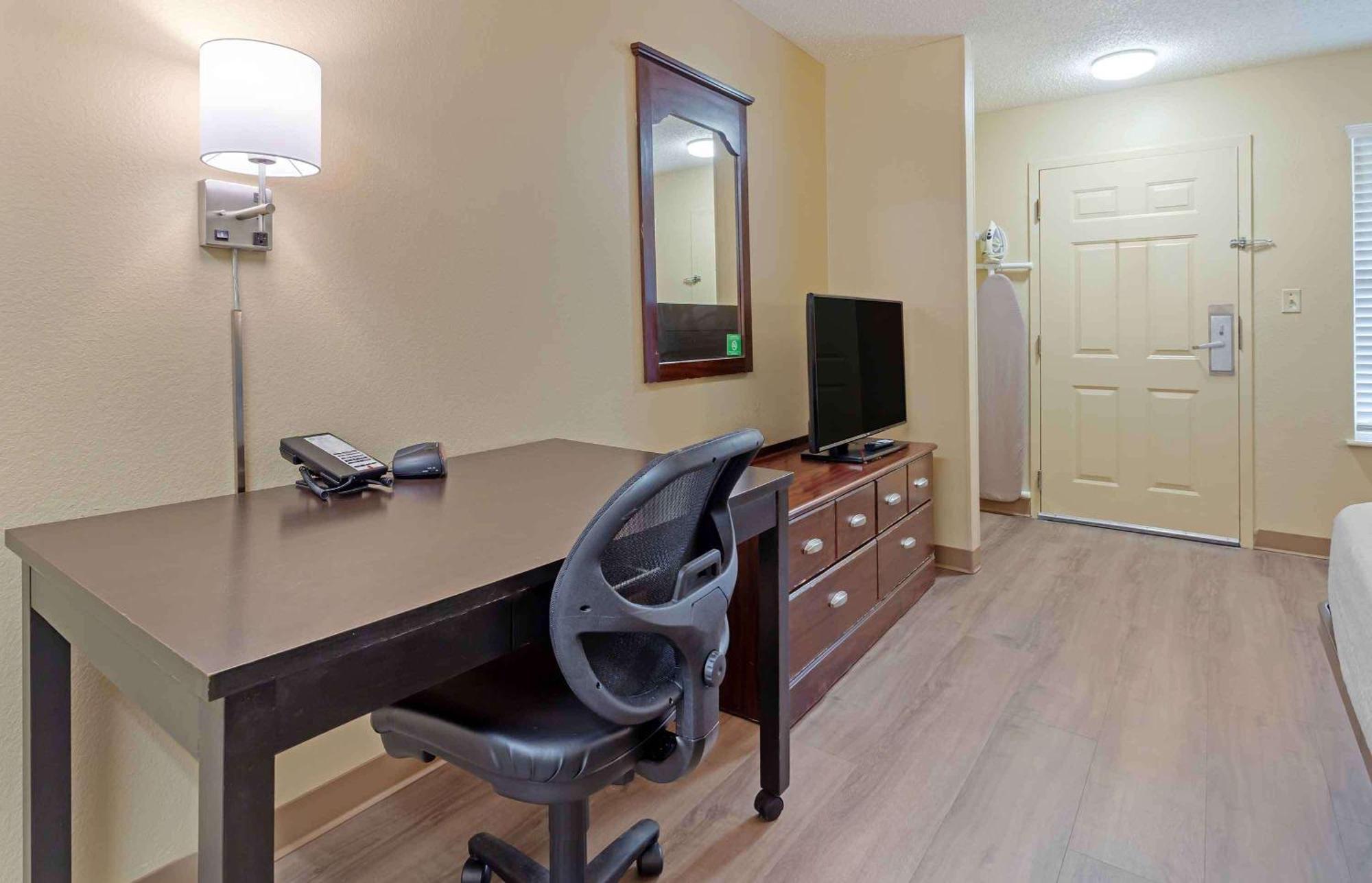 Extended Stay America Select Suites - Durham - University Екстер'єр фото