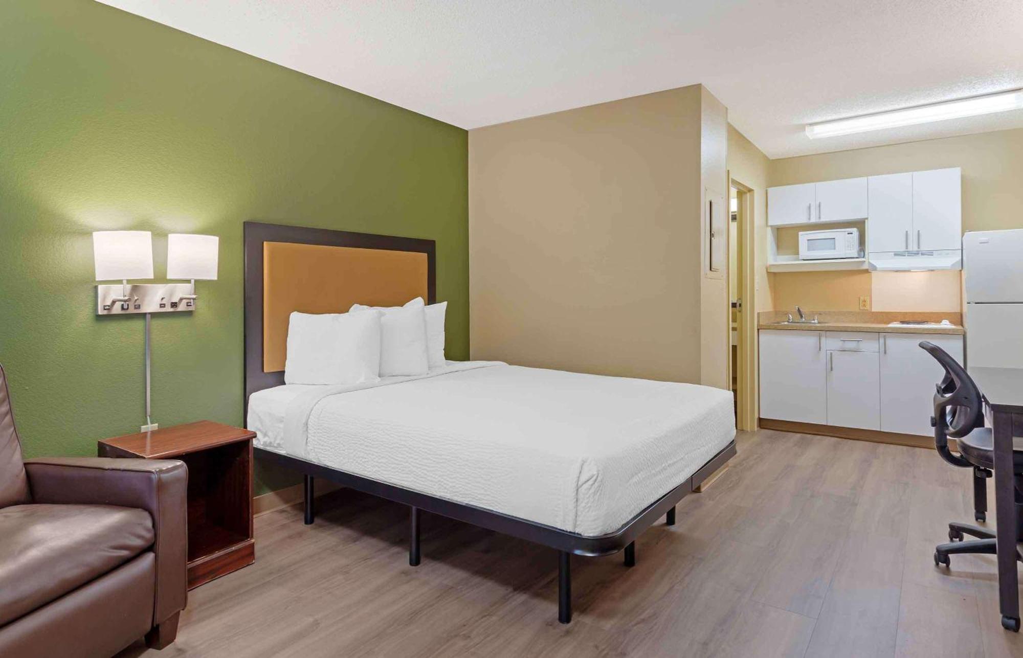 Extended Stay America Select Suites - Durham - University Екстер'єр фото