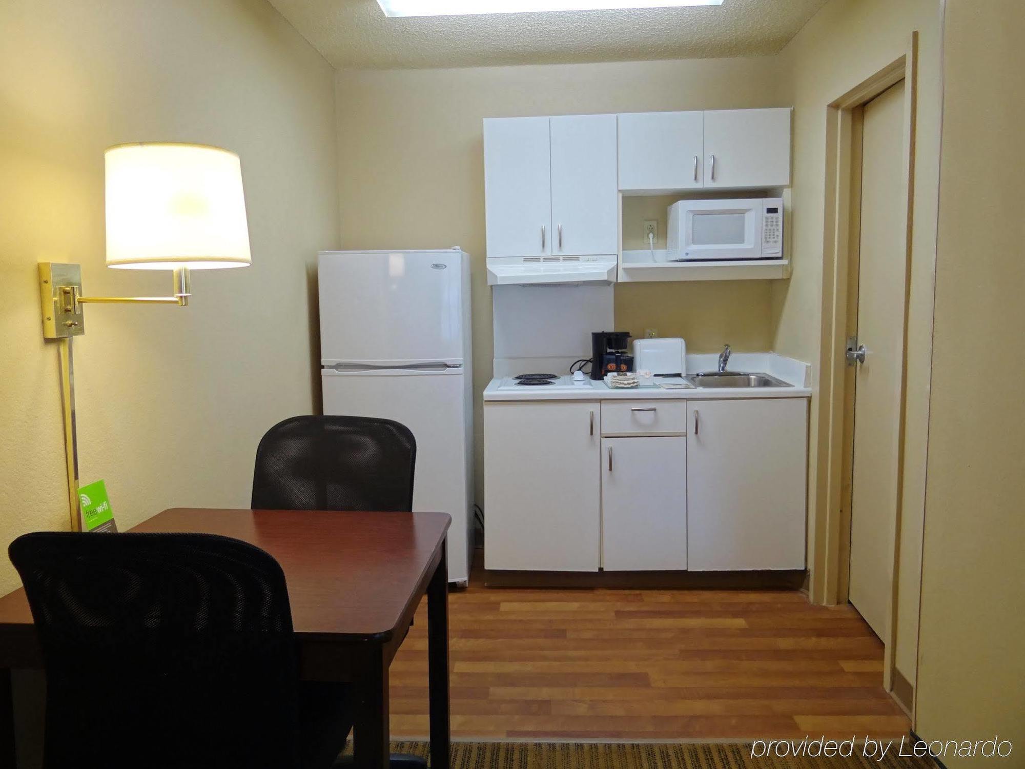 Extended Stay America Select Suites - Durham - University Екстер'єр фото